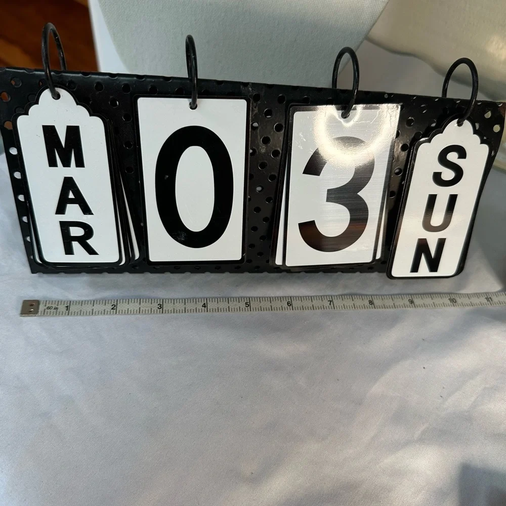 Farmhouse kitchy metal date calendar